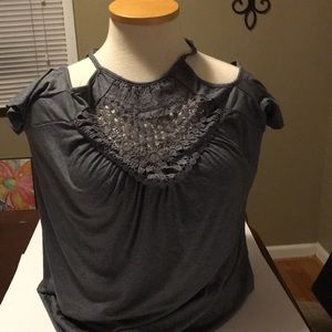 Cute gray shirt with exposing shoulders sz 2x